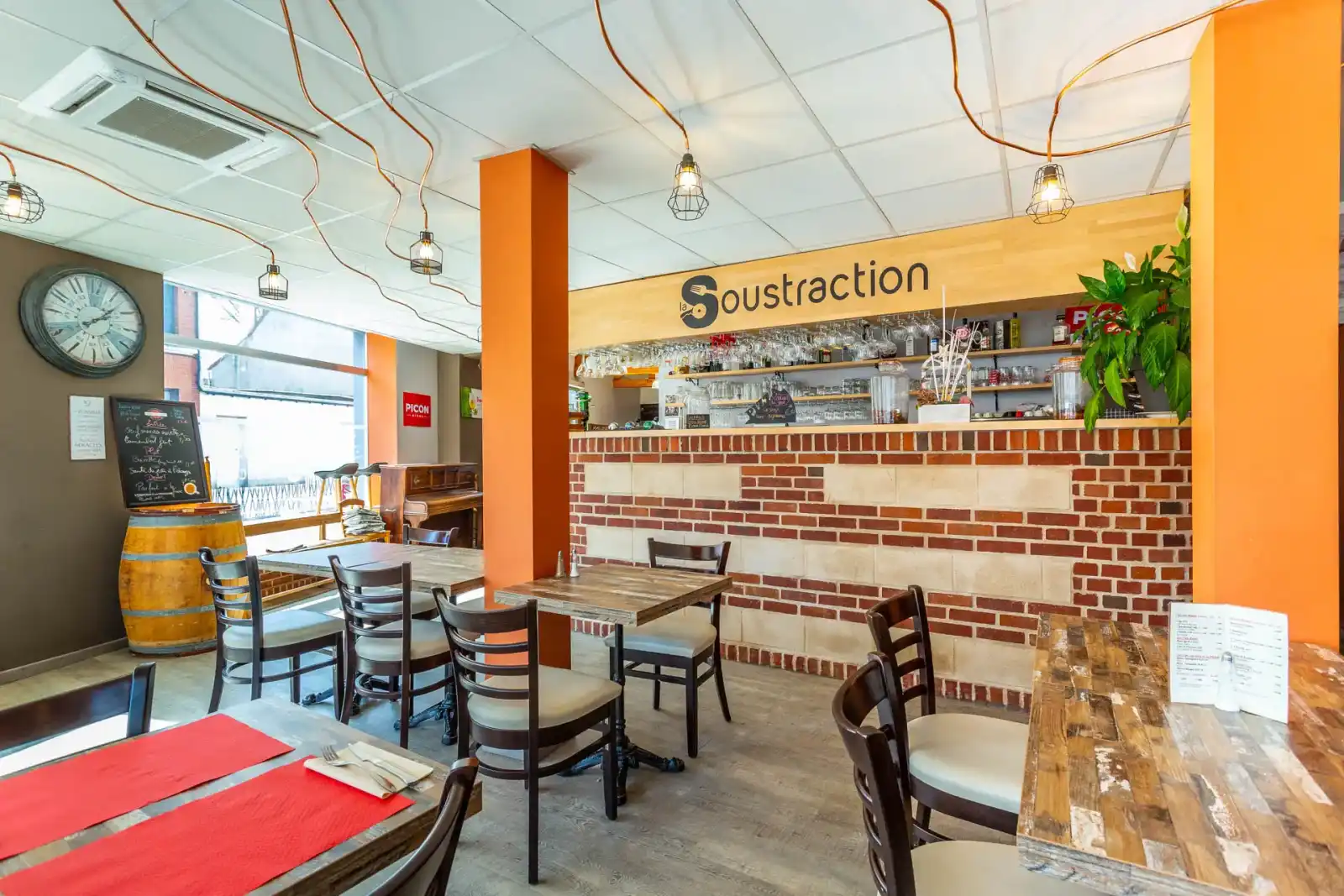 Intérieur de la pizzeria La Soustraction à Fruges